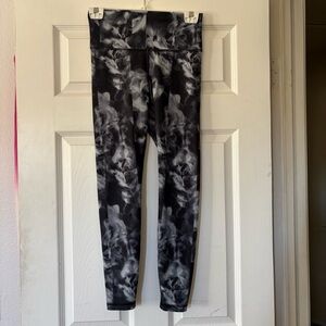 Old Navy Black and White Tie-Dye Leggings